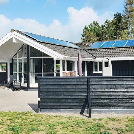 8 Person Holiday In V Ggerl Se 4* Bøtø By